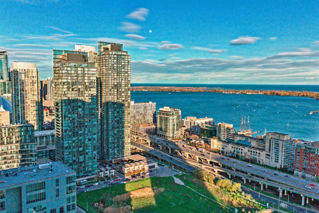 Guestic At Cityplace - Lake View & One Free Parking Toronto Zewnętrze zdjęcie